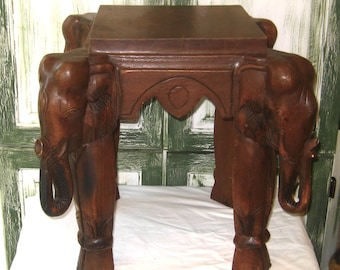 Antiguo soporte de planta de mesa auxiliar de elefante, pieza única tallada a mano de madera maciza, patas de cabeza de elefante, trompa hacia arriba, 30s 40s 50s, mediados de siglo OOAK