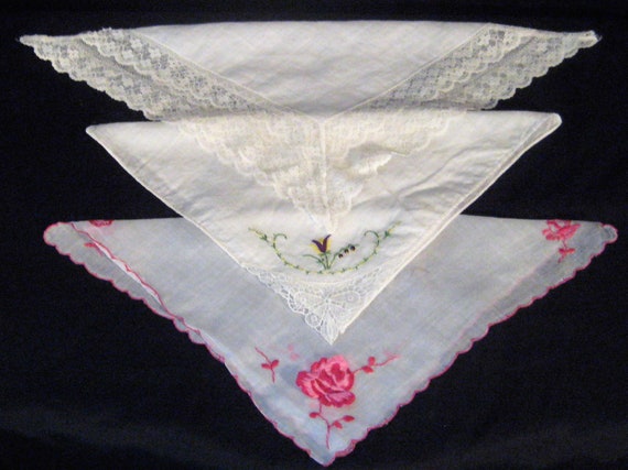 Collection of 3 vintage handkerchiefs, white lace… - image 1