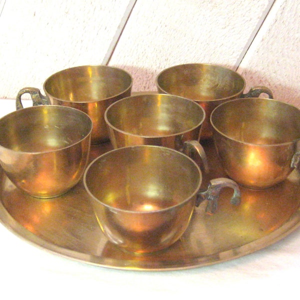 Vintage brass cups and round tray, hand wrought handles, 1970s vintage brass decor, set of 6 metal mugs, vintage barware drink serving tray