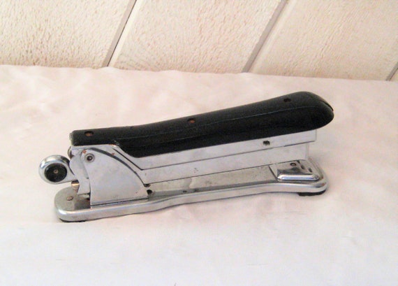 502 Made in USA Mid Century Modern 1960/'s Works Vintage Ace Liner Desk Stapler Model No Bakelite Wood Chrome