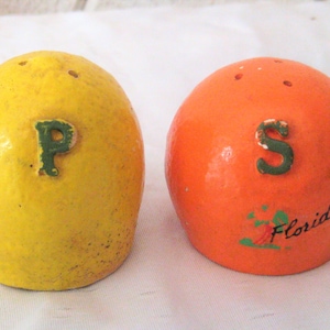 Orange yellow Lemon salt and pepper shakers, souvenir of Florida, 1960s, collectible S & P, fruit salt pepper, rustic, distressed