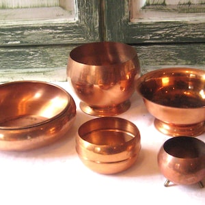 Vintage copper indoor planters, metal pedestal planters, Coppercraft Guild 1970s made in Massachusetts USA, footed cauldron round bohemian