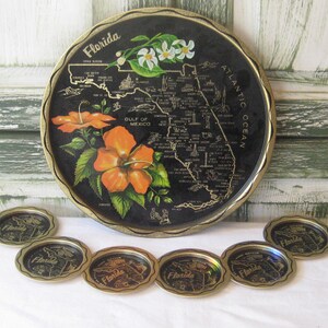 Vintage runde Metalltablett Karte von Florida und Untersetzer Set, staatliches Blechtablett, Souvenir von Florida, Mid Century, 50er 60er Jahre, gold schwarz, made in USA