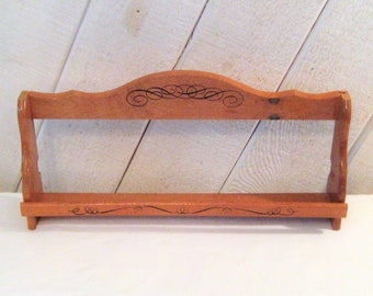 Vintage wooden spice rack, single maple wood shelf, scalloped decorative, kitchen spice shelf, made in Canada, 60s 70s, miniature display