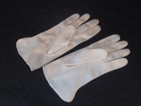 Vintage ivory beige short summer gloves, decorati… - image 9