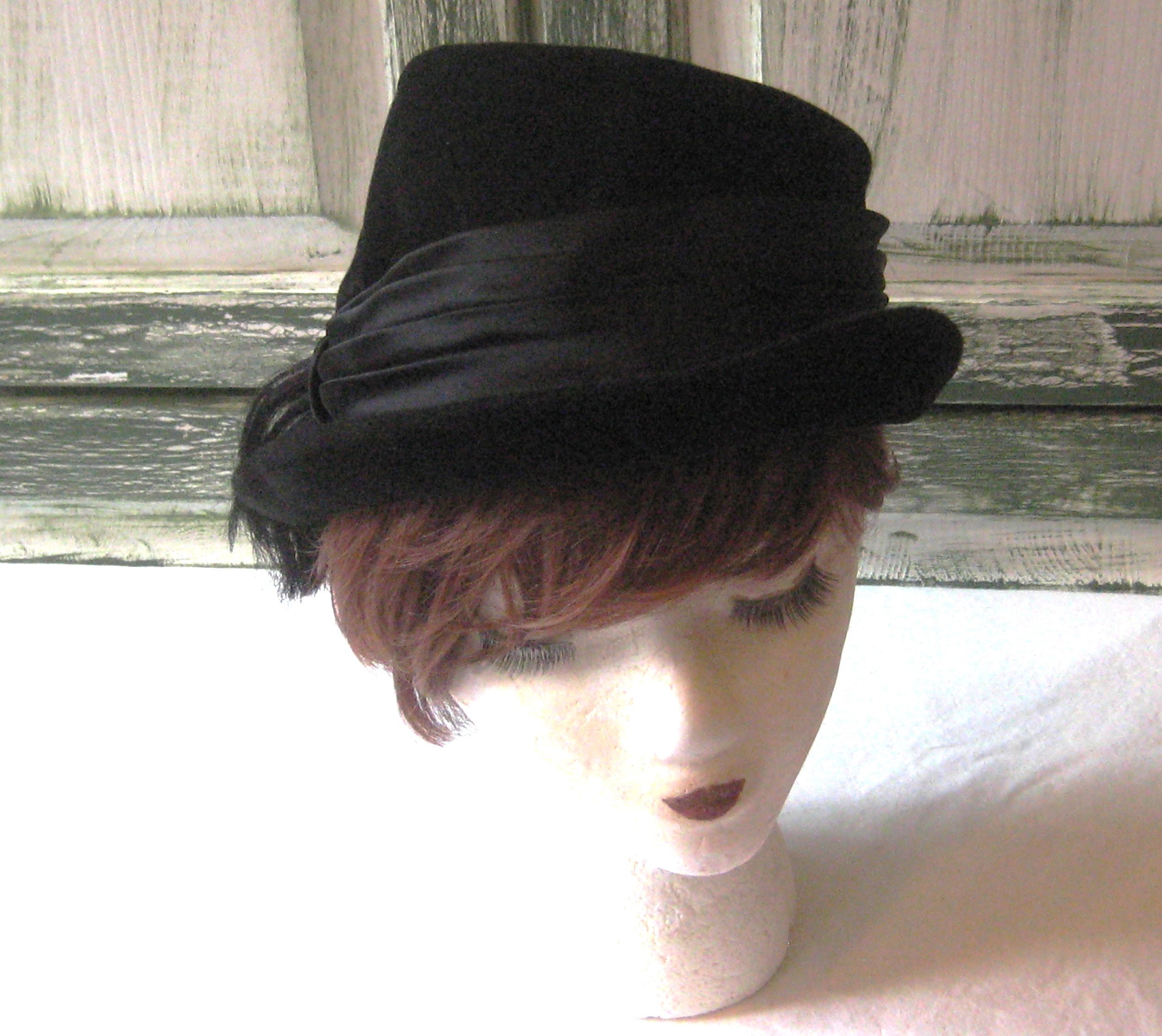 Vintage Franklin Simone Black Velvet Women’s Hat Meet Roberta “Berta” Alloway, a Queen of Jazz from New York  main image 3