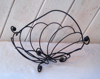 Vintage wire metal basket with decorative handle, ornate swirl design, black kitchen fruit basket, metal work, rustic iron basket, farmhouse