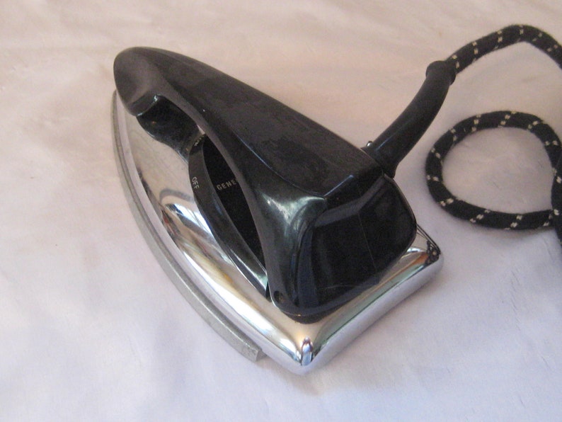mid century electric travel iron made in USA General Electric GE laundry room decor small petite Vintage traveling iron