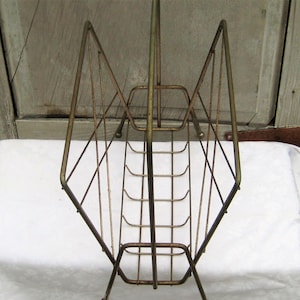 Brass metal MCM magazine rack, rustic distressed, rusty wire tube magazine stand, primitive, mid century 1950s, industrial farmhouse decor image 3