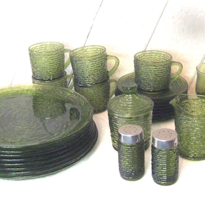 ONLY MUGS saucers juice GLASSES left, Vintage avocado green crinkle glass Soreno Anchor Hocking, mid century barrel juice glass set of 7