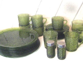 ONLY MUGS saucers juice GLASSES left, Vintage avocado green crinkle glass Soreno Anchor Hocking, mid century barrel juice glass set of 7