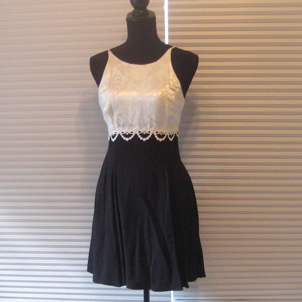 White black summer party dress, formal evening cocktail, sleeveless spaghetti straps, empire waist lace trim, 60s 70s, Jessica McClintock, M
