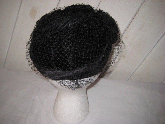 Black velvet mini hat, veiled hat, formal hat, ch… - image 5