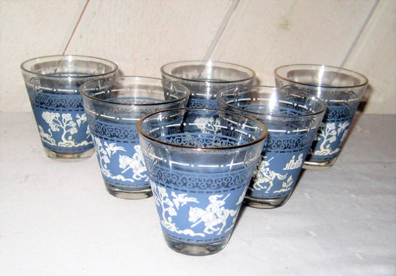 青と白のアルコールリカーグラスのセット、アラビアンナイト、ショット