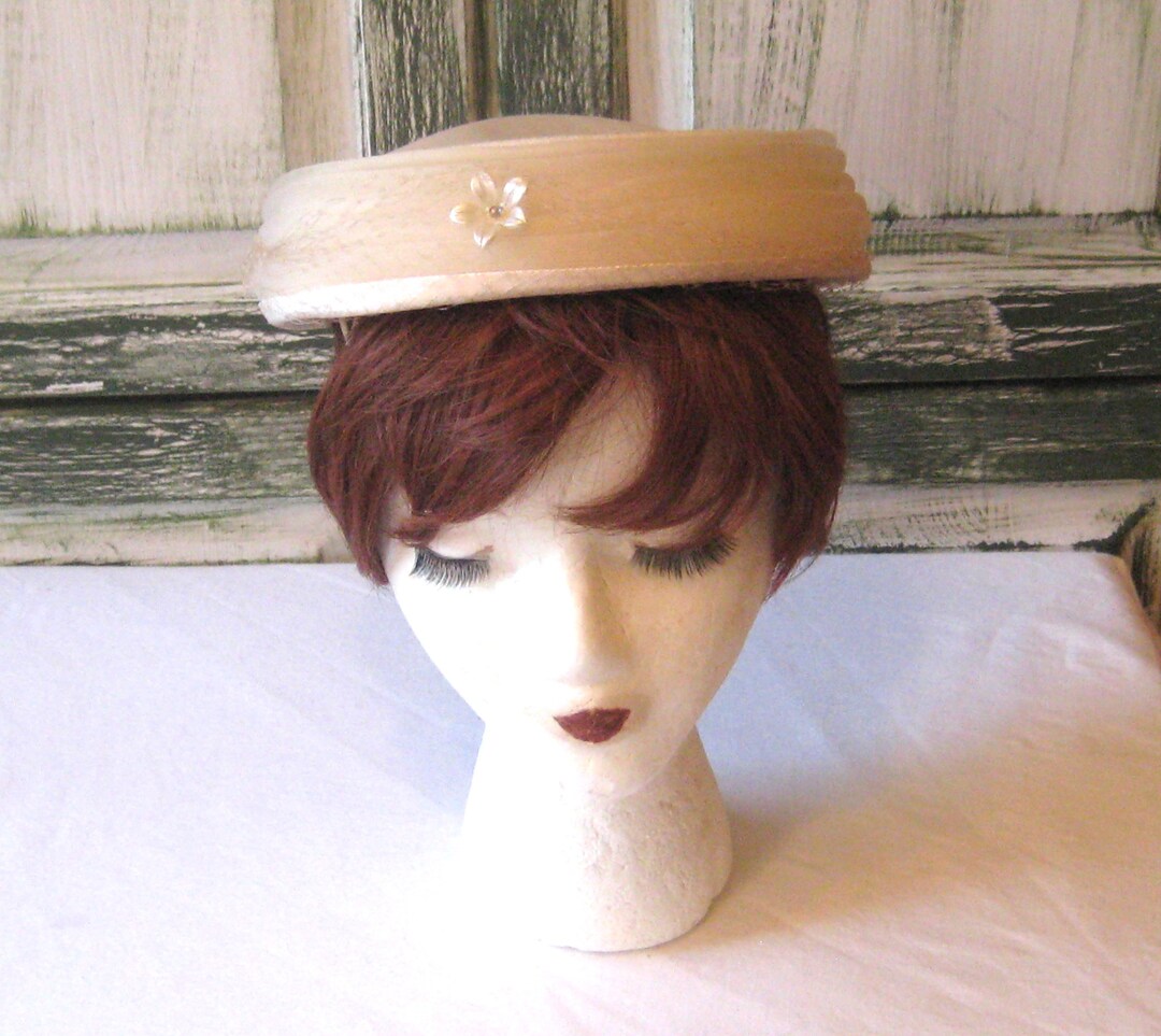 Vintage Ivory Pillbox Hat, Cream off White Pill Box Hat, With Netting
