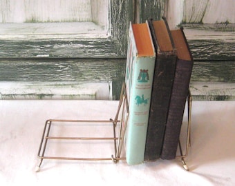 Vintage brass bookends rack, adjustable lengths, mid century 50s 60s, gold metal wire frame, vintage brass decor, bohemian eclectic decor