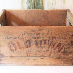 Antieke grote houten kist, bierkratbak, Ohio Brewery, vintage reclame, rustiek primitief, ambachtelijke dekenopslag, midden van de eeuw