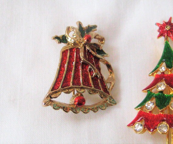 Collection of three Christmas brooches, enamel re… - image 4