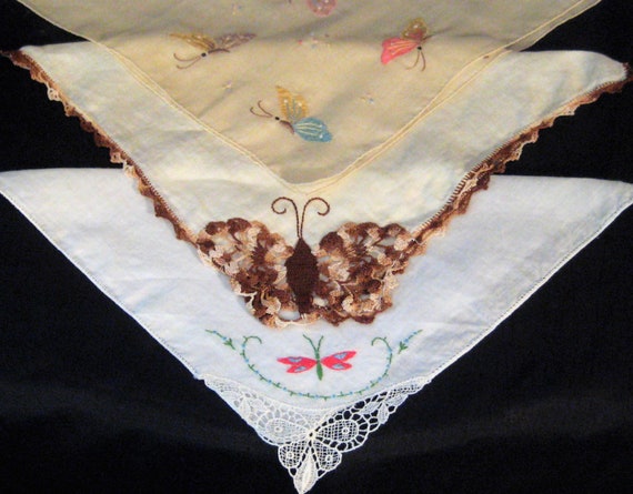 Collection of 3 vintage handkerchiefs, embroidere… - image 2