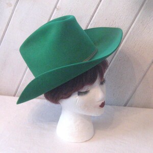 Vintage Green Women display picture 2