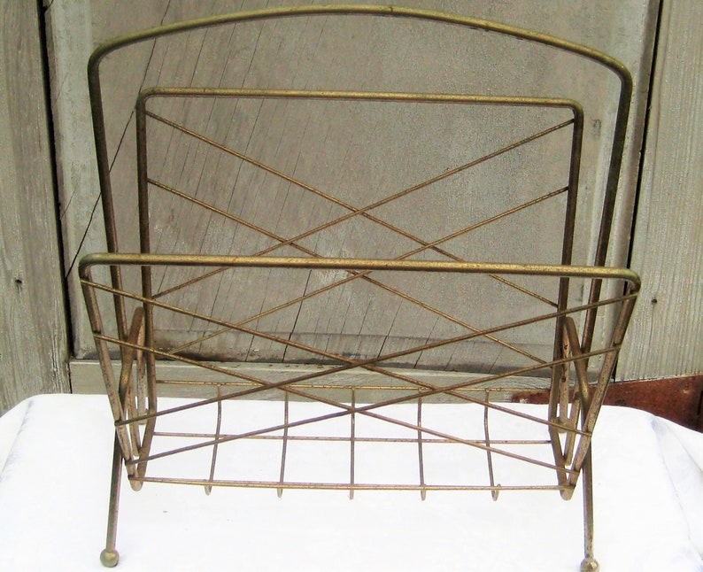 Brass metal MCM magazine rack, rustic distressed, rusty wire tube magazine stand, primitive, mid century 1950s, industrial farmhouse decor image 7