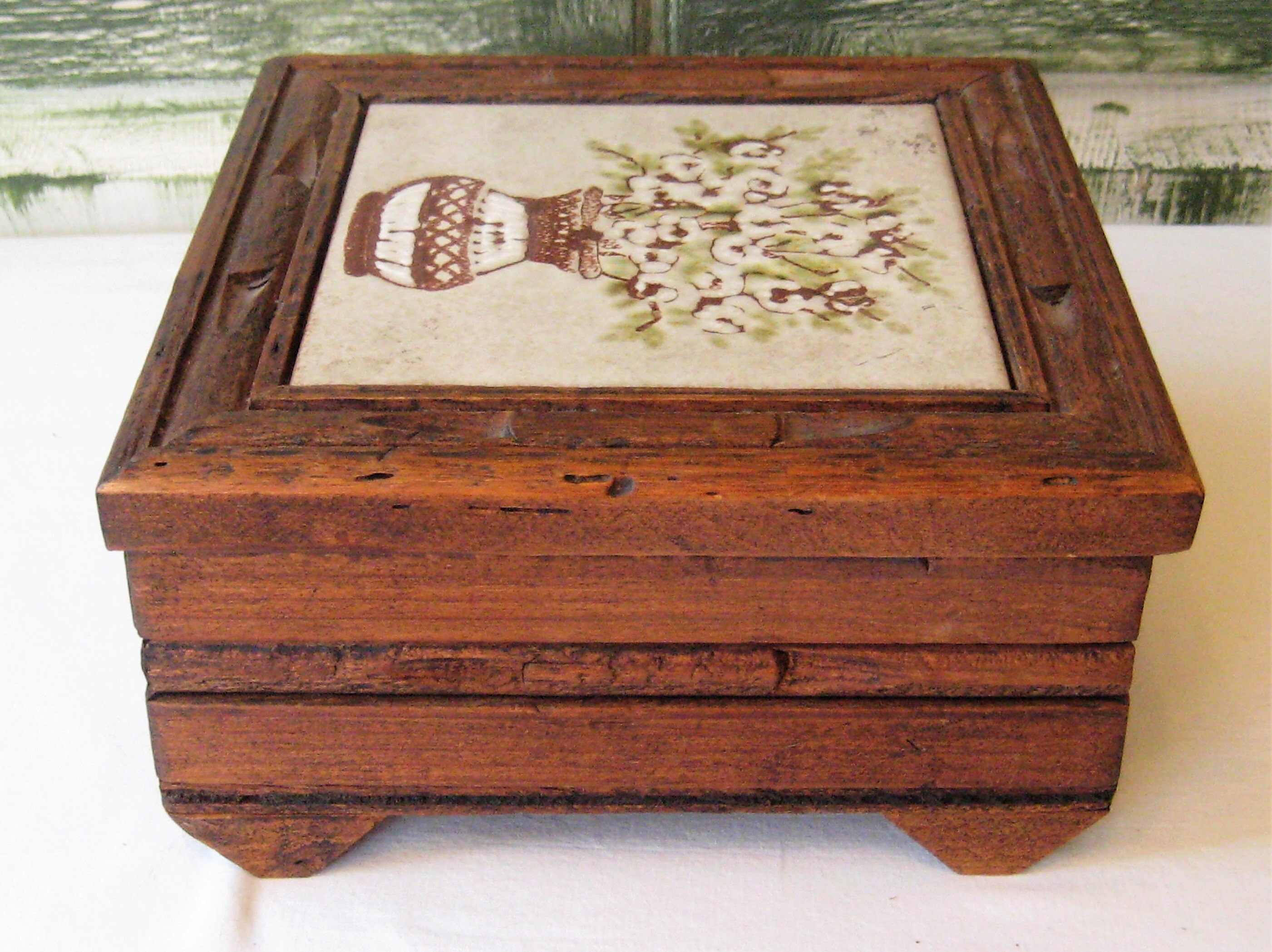 U.S.A ヴィンテージ 木箱 vintage wooden box Antique Wooden Box With Graceful Beveled Edge Top From