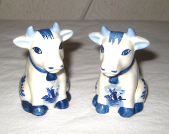 Vintage cow salt and pepper shakers, delft blue windmills, cobalt blue white steers, mid century 50s 60s, collectible S & P