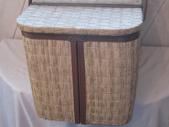 Vintage Redmon picnic basket, woven vinyl, wood m… - image 8