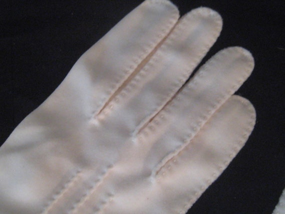 Vintage ivory beige short summer gloves, decorati… - image 7