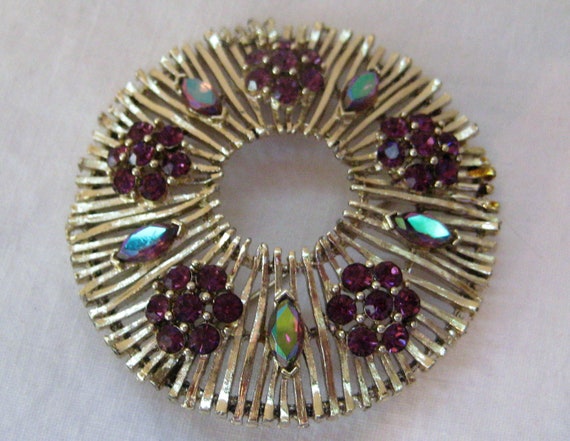 Lisner large round ornate brooch, gold brass star… - image 2