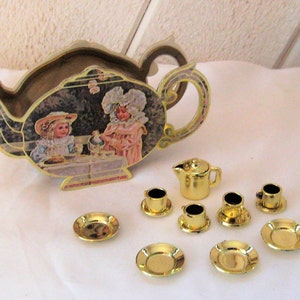 Set da tè vintage in miniatura, set da tè in plastica per bambini, impostazione a quattro posti, set da tè per casa delle bambole