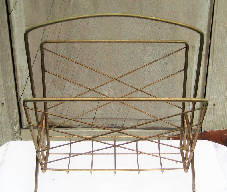 Brass metal MCM magazine rack, rustic distressed, rusty wire tube magazine stand, primitive, mid century 1950s, industrial farmhouse decor image 4