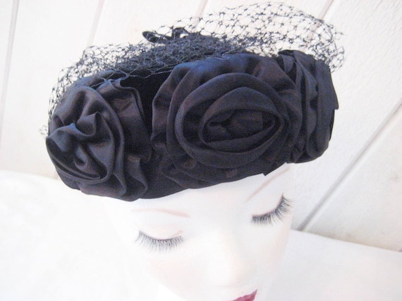Black velvet mini hat, veiled hat, formal hat, ch… - image 1