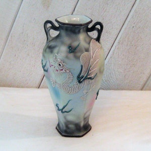 Antique Asian dragon vase, tall vase urn shaped with handles, MCM mid century 40s 50s, 3D dragon porcelain, made in Japan Chinoiseries Chic