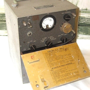 Antique Army Test Oscillator, TS 170/ Arn 5, mcm mid century 40s 50s, vintage militaria military World War II, wwii made in USA, Argus Inc.