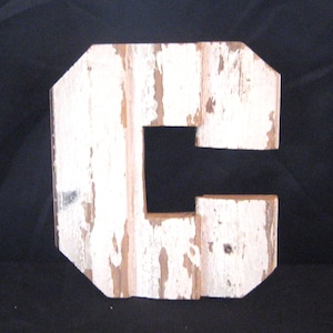 Letra C de madeira vintage, monograma C 3D de madeira rústica branca envelhecida, vintage feito à mão, decoração de parede dos anos 70 e 80, 9,5" de casa de fazenda primitiva