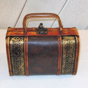 Monedero de mano de metal de madera vintage, cocodrilo falso de oro marrón pequeño, asas envueltas en ratán, bolso de asa superior de la década de 1970, boho hippie boho