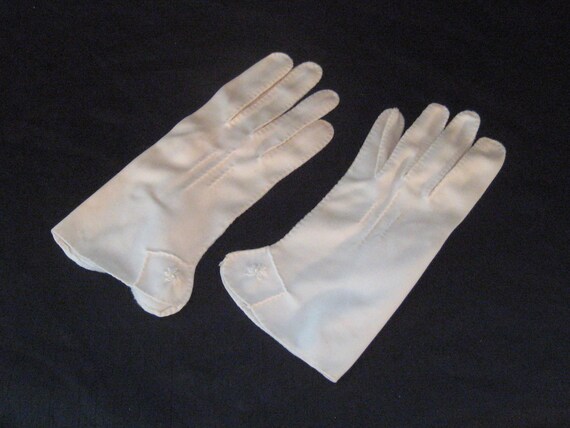 Vintage ivory beige short summer gloves, decorati… - image 5