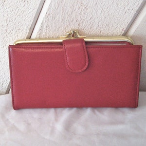 Cartera de piel color sangre de buey para mujer, color arándano, rojo oscuro, burdeos, cartera de los años 80, sin usar, chequera, libreta de direcciones, regalo para ella, organizador