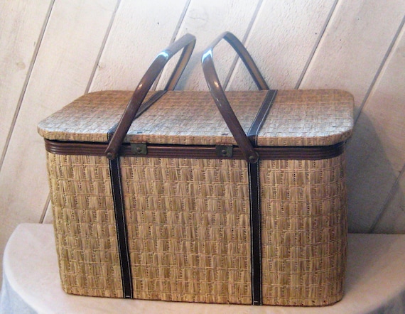 Vintage Redmon picnic basket, woven vinyl, wood m… - image 1