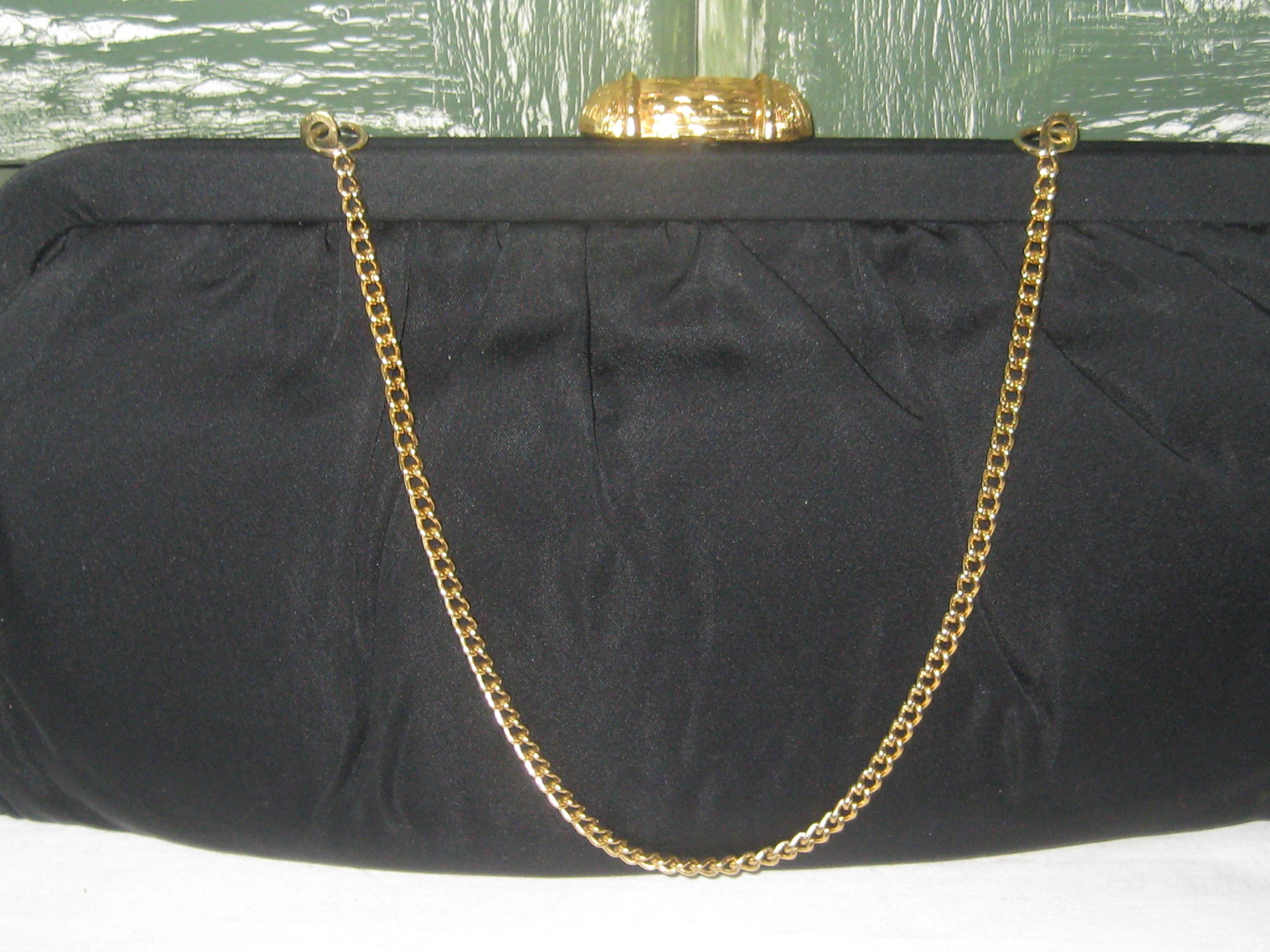 Pochette en tissu noir avec anse en chaine sac a main de soiree sac de ceremonie poignee a fermoir dore decoration ornee milieu du siecle annees 50 60 Etsy France