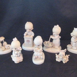 Vintage Precious Moments Figuren, kleine Mädchen Jungen Statuen, Gründungsmitglied, Krankenschwester, Duft von oben, Oma, Kaninchen Familienschirm