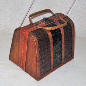 petit sac à main en bois vintage, sac à poignée supérieure, petit sac à main, métal en relief, faux reptile, sac à main boho hippie boho, années 1970