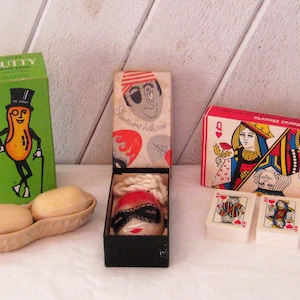 Saponetta vintage Avon, Mr Peanut, Royal Hearts, saponetta Masquerade con corda, carte da gioco con scatola, decorazioni profumate per il bagno di metà secolo