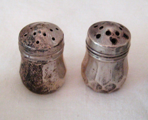 アンティークのミニチュア塩コショウ入れ、スターリングシルバーグレー