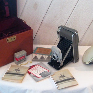 appareil photo Polaroid Land vintage 80A, filtres diffuseurs flash étui en cuir rigide, milieu du siècle moderne, appareil photo accordéon MCM des années 1950, accessoire de film