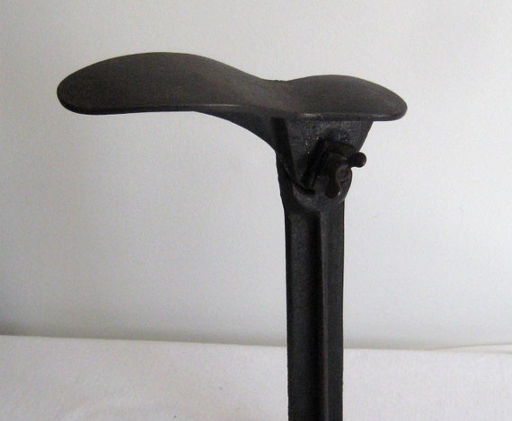 Antique cast iron stemmed cobbler shoe mold, unis… - image 3