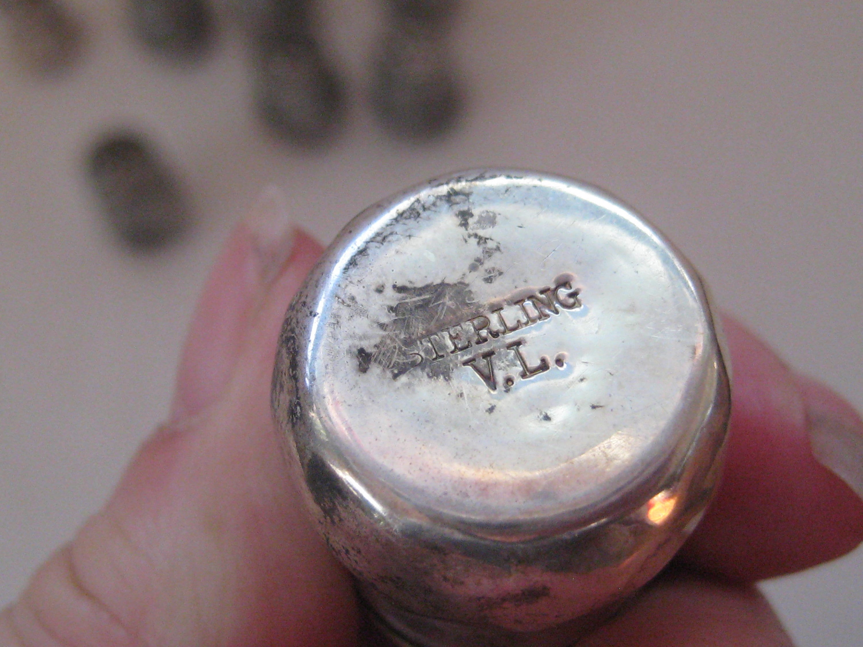 アンティークのミニチュア塩コショウ入れ、スターリングシルバーグレー