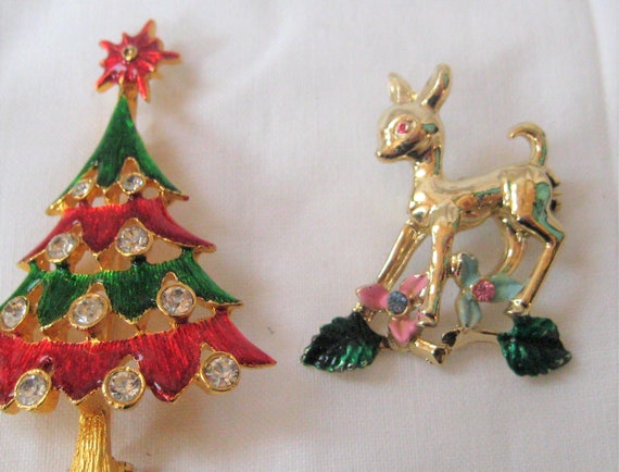 Collection of three Christmas brooches, enamel re… - image 2