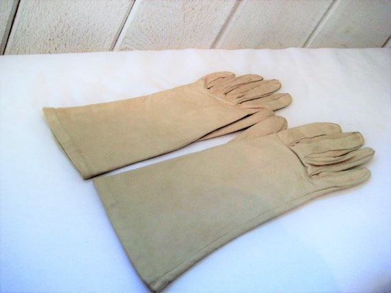 Leather oatmeal driving gloves, ivory beige glove… - image 5